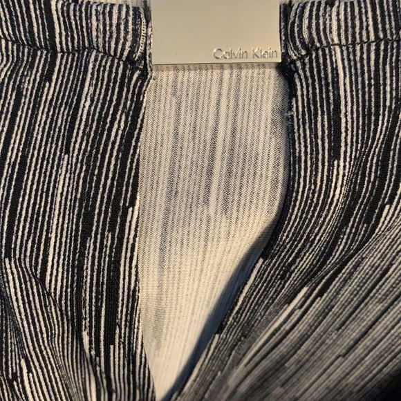 Calvin Klein XS Top - Picture 2 of 3